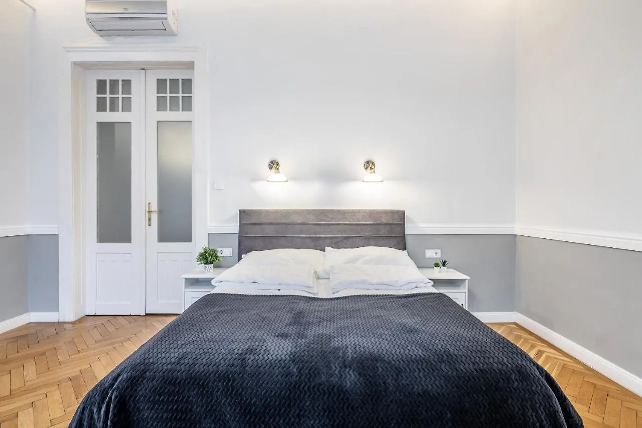 Luxurious Apartments At City Center Budapeşte 0*,