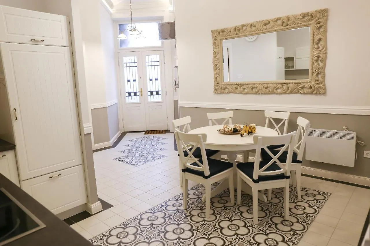 Luxurious Apartments At City Center Budapeszt 0*,